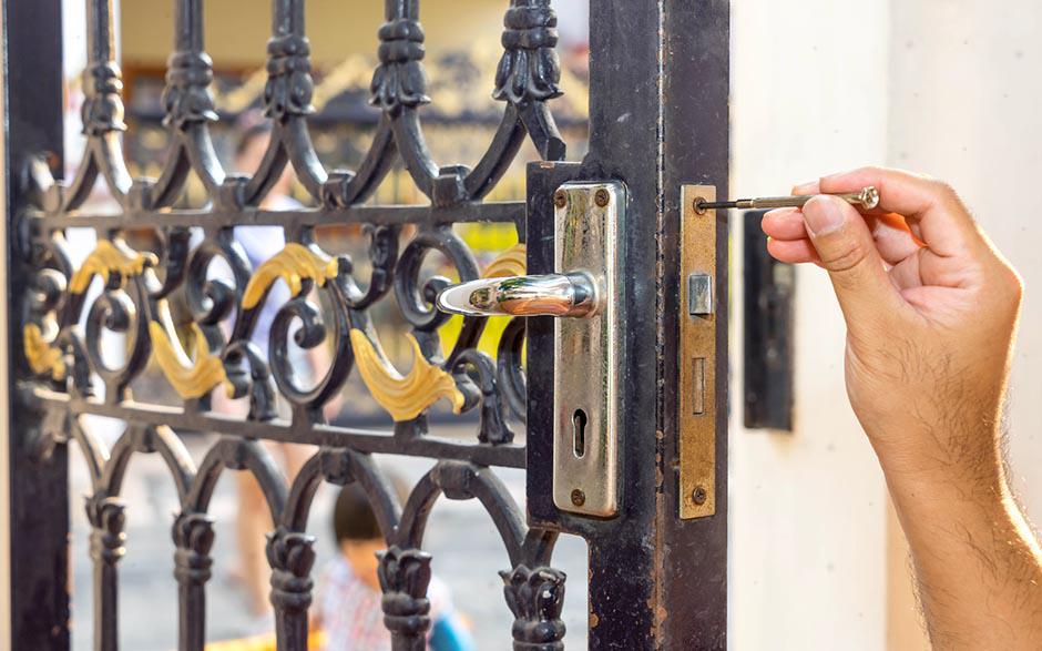 travaux à nos artisans serrurier prix Maisons-Alfort